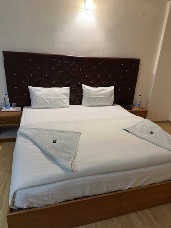 Imagen de la habitación del Hotel Dimbir Regency. Foto 6