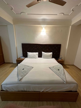 Imagen de la habitación del Hotel Dimbir Regency. Foto 8