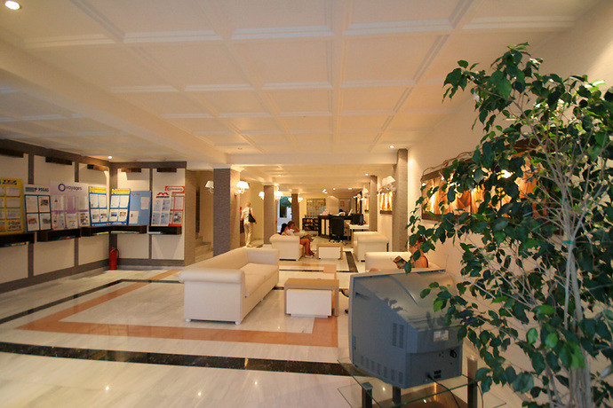 Imagen general del Hotel Dimitrios Village Beach Resort. Foto 2