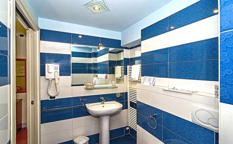 Imagen de la habitación del Hotel Dimora Dei Guelfi Luxury Rooms. Foto 3