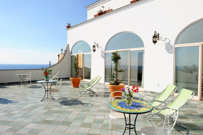 Imagen de los exteriores del Hotel Dimora Fornillo. Foto 10