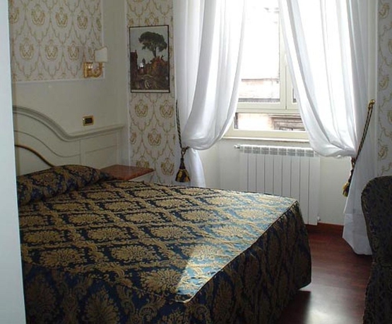 Imagen general del Hotel Dina. Foto 7