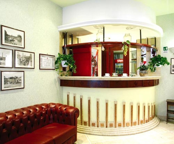 Imagen general del Hotel Dina. Foto 8