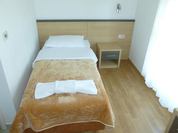 Imagen de la habitación del Hotel Dina, Medjugorje. Foto 9