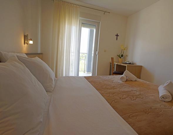 Imagen de la habitación del Hotel Dina, Medjugorje. Foto 10
