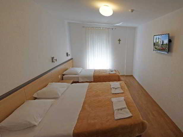 Imagen de la habitación del Hotel Dina, Medjugorje. Foto 12
