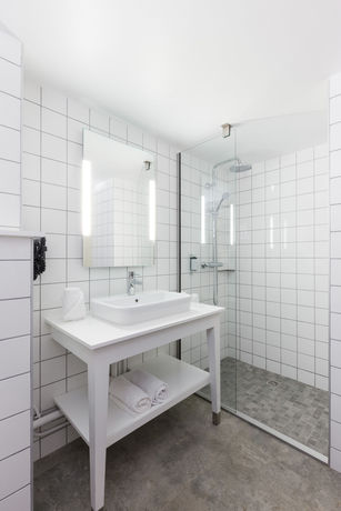 Imagen de la piscina del Hotel Dina Morgabine. Foto 16