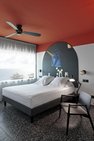 Imagen de la habitación del Hotel Dina Morgabine Saint Denis. Foto 4