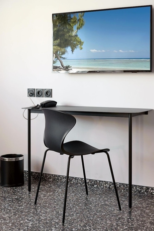 Imagen de la habitación del Hotel Dina Morgabine Saint Denis. Foto 5