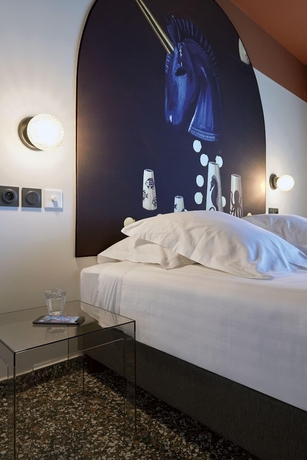 Imagen de la habitación del Hotel Dina Morgabine Saint Denis. Foto 8