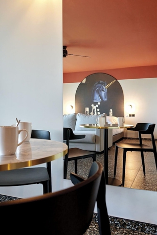 Imagen de la habitación del Hotel Dina Morgabine Saint Denis. Foto 9