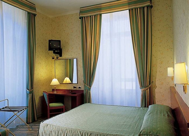 Imagen general del Hotel Dina, Termini. Foto 1