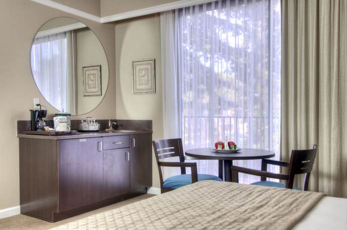 Imagen de la habitación del Hotel Dinah\'s Garden. Foto 12