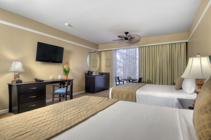 Imagen de la habitación del Hotel Dinah\'s Garden. Foto 18