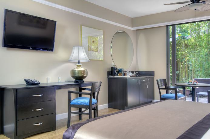 Imagen de la habitación del Hotel Dinah\'s Garden. Foto 19