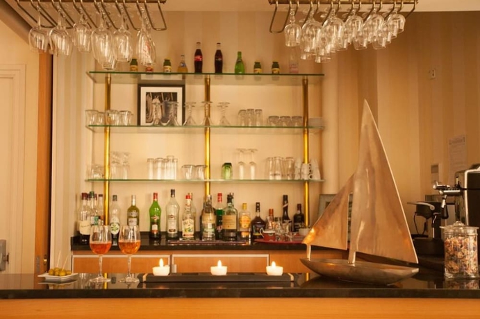 Imagen del bar/restaurante del Hotel Dinard Balmoral. Foto 8