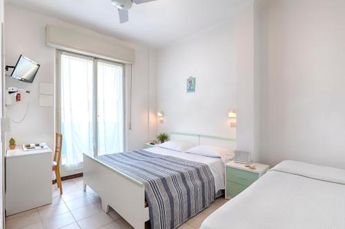 Imagen de la habitación del Hotel Dinarica. Foto 8