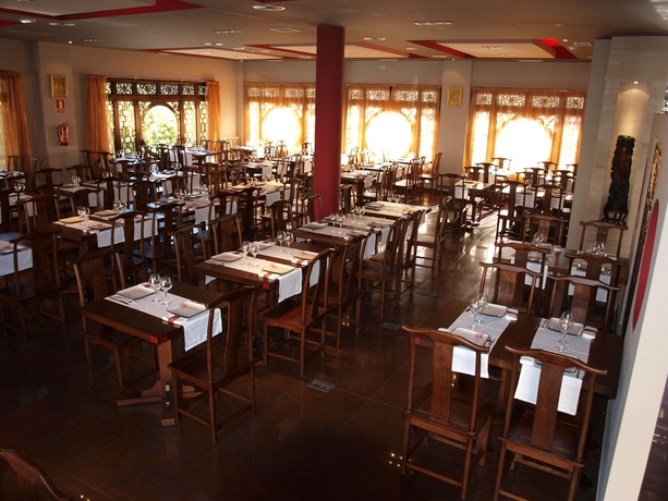 Imagen del bar/restaurante del Hotel Dinastía, Getafe. Foto 2