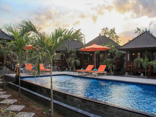 Imagen de la piscina del Hotel Dinatah Lembongan Villas. Foto 17