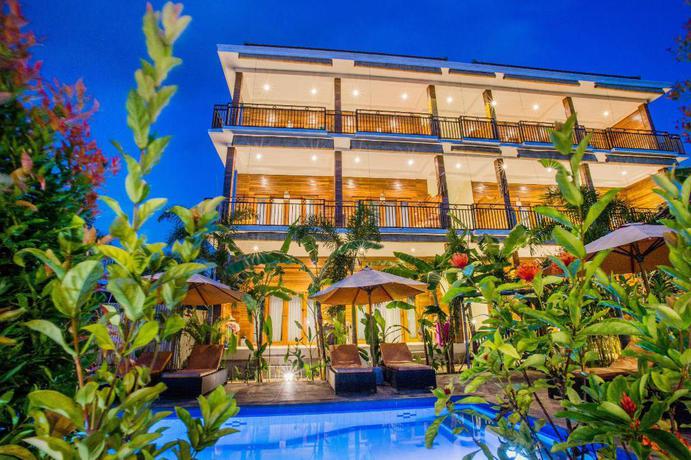 Imagen de la piscina del Hotel Dinatah Lembongan Villas. Foto 18
