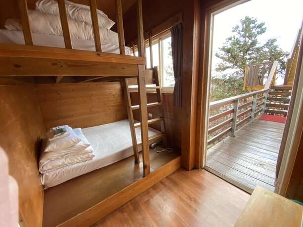 Imagen de la habitación del Hotel DingdaiGlass Villa. Foto 17