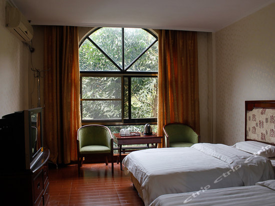 Imagen de la habitación del Hotel Dinghu Summer Resort. Foto 6