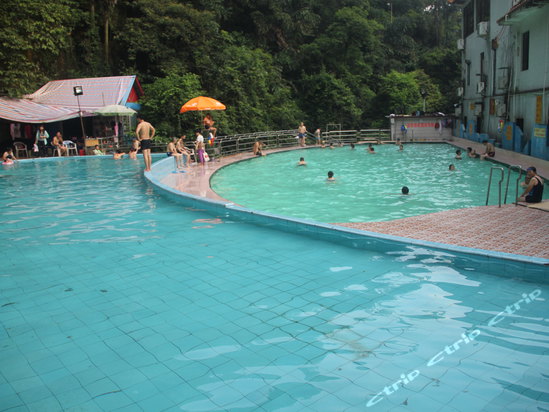 Imagen de la piscina del Hotel Dinghu Summer Resort. Foto 7