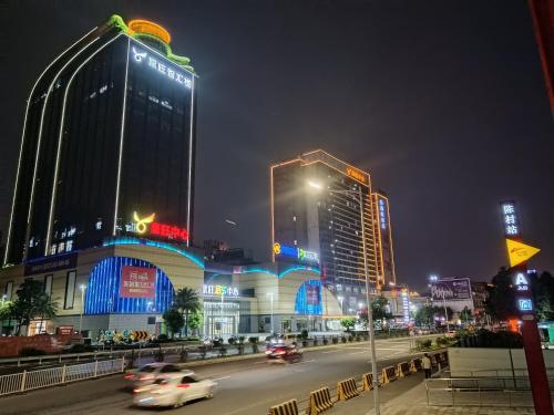 Imagen general del Hotel Dingwang - Guangzhou High Speed Rail South Railway Station Chencun Metro Station. Foto 3