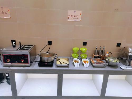 Imagen general del Hotel Dingwang - Guangzhou High Speed Rail South Railway Station Chencun Metro Station. Foto 14