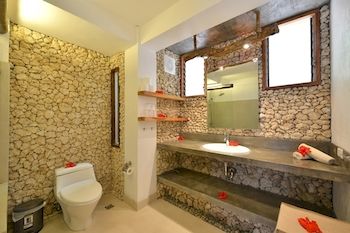 Imagen general del Hotel Diniview Villas. Foto 4