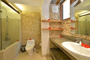 Imagen general del Hotel Diniview Villas. Foto 5
