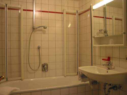 Imagen de la habitación del Hotel Dinkelsb&uuml;hler Kunst-stuben. Foto 13