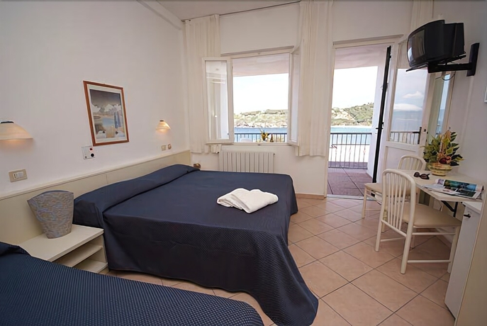 Imagen de la habitación del Hotel Dino. Foto 6