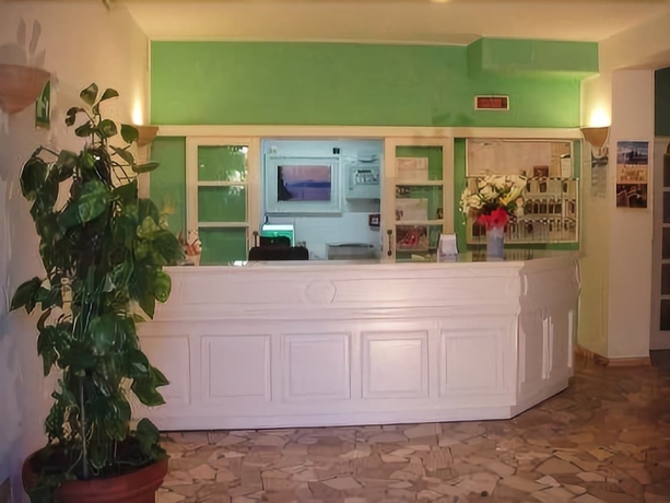 Imagen de los interiores del Hotel Dino. Foto 18