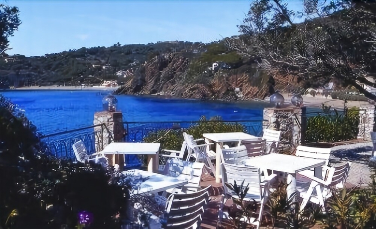 Imagen de los exteriores del Hotel Dino. Foto 17