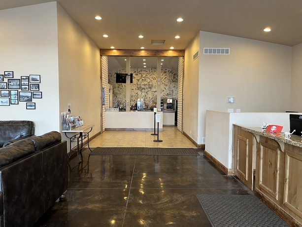 Imagen de los interiores del Hotel Dinosaur Inn and Suites. Foto 16