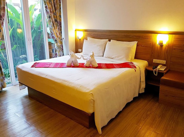 Imagen de la piscina del Hotel Dinsomon. Foto 18