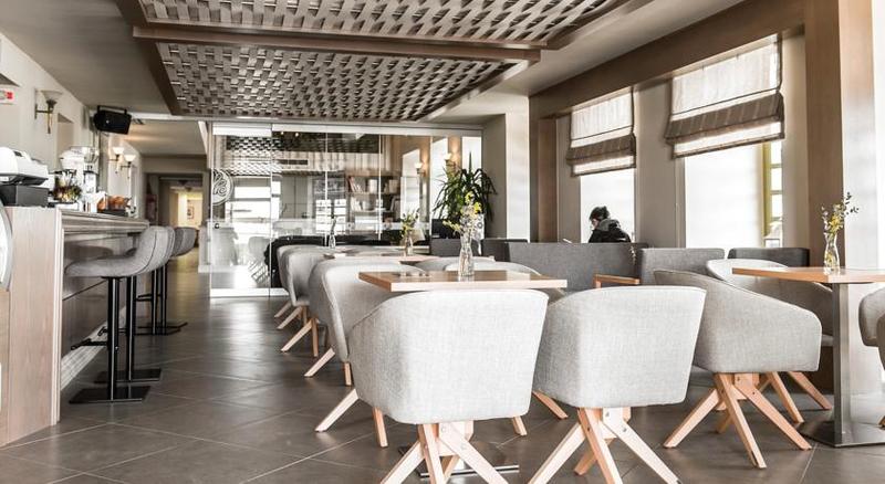 Imagen del bar/restaurante del Hotel Diogenis, Siros. Foto 5