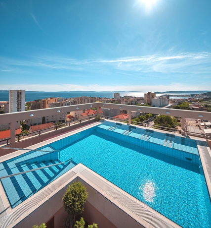 Imagen de la piscina del Hotel Dioklecijan and Residence. Foto 16