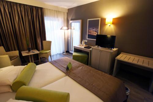 Imagen de la habitación del Hotel Dion Palace Resort and Spa. Foto 15
