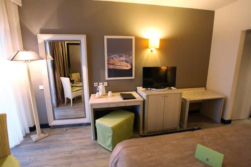 Imagen de la habitación del Hotel Dion Palace Resort and Spa. Foto 17