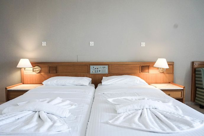 Imagen de la habitación del Hotel Dioni, Adelianos Kampos. Foto 2