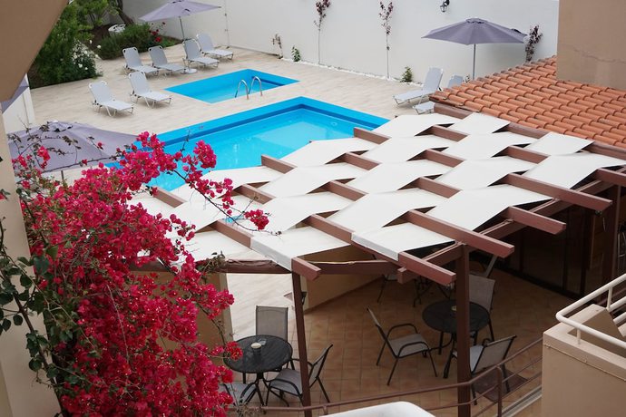 Imagen general del Hotel Dioni, Adelianos Kampos. Foto 1