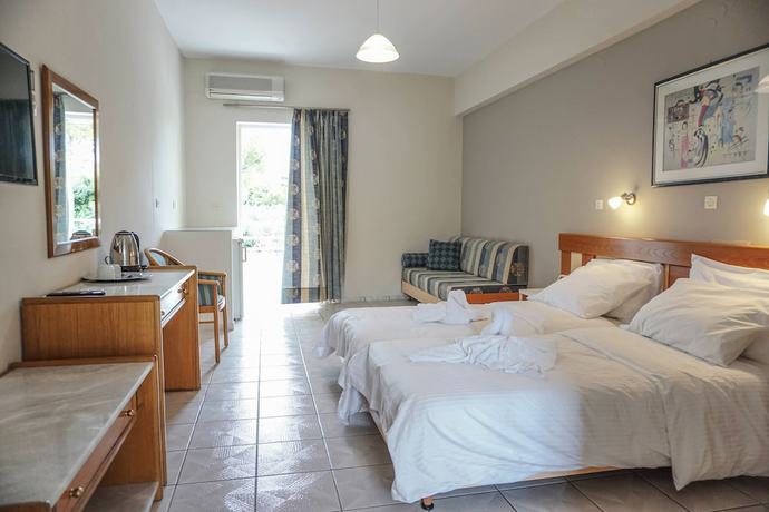 Imagen de la habitación del Hotel Dioni, Adelianos Kampos. Foto 5
