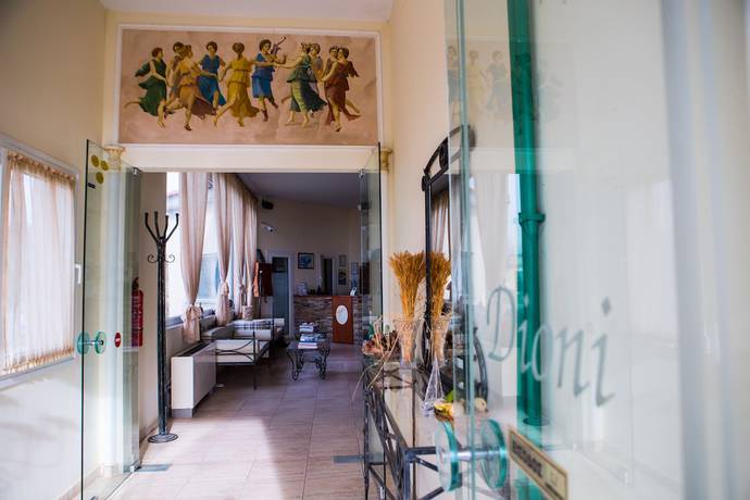 Imagen de los interiores del Hotel Dioni. Foto 19