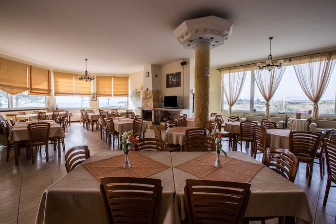 Imagen del bar/restaurante del Hotel Dioni. Foto 3