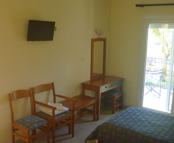 Imagen de la habitación del Hotel Dioni. Foto 16