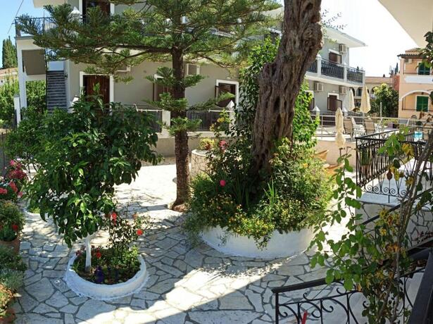 Imagen general del Hotel Dionisos Apartments. Foto 9