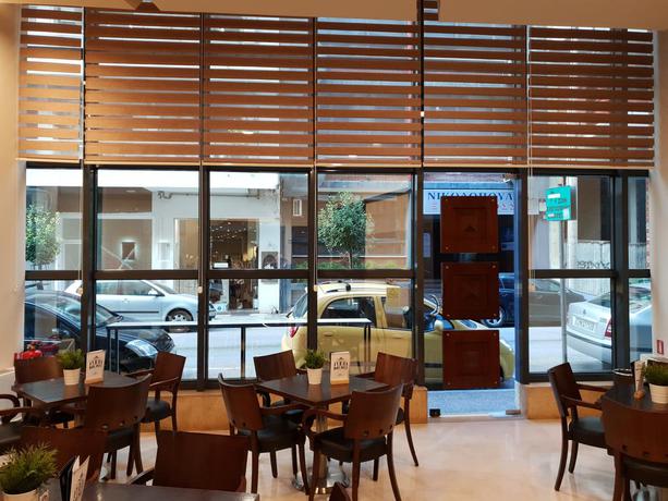 Imagen del bar/restaurante del Hotel Dionissos. Foto 2