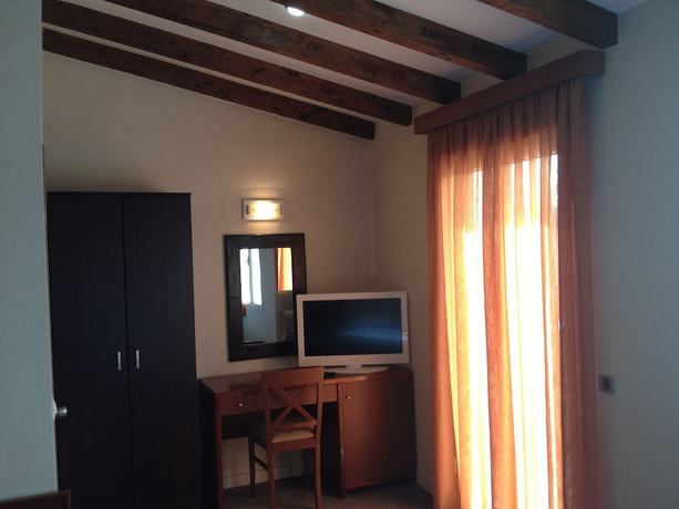 Imagen de la habitación del Hotel Dionysion. Foto 11